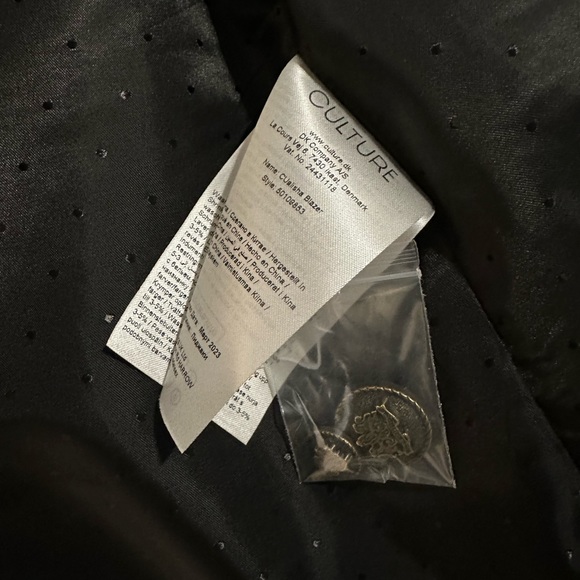 CULTURE blazer with wrist button detail - Picture 8 of 10